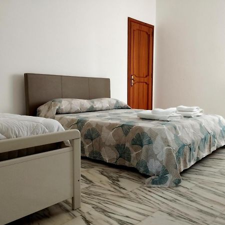 Thomas'S Home - Appartamento A Comiso Bagian luar foto