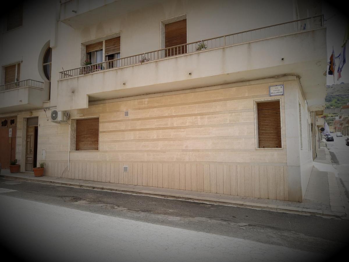 Thomas'S Home - Appartamento A Comiso Bagian luar foto